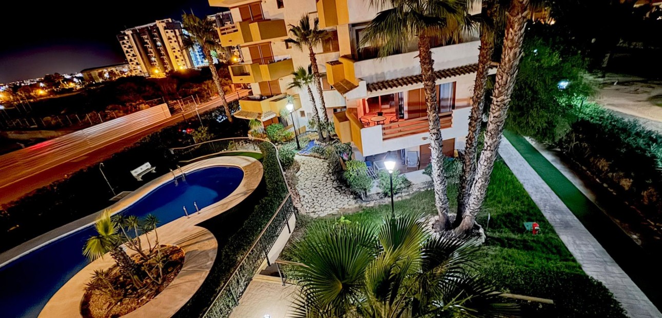 Venta - Apartamento / piso -
Torrevieja - Punta prima