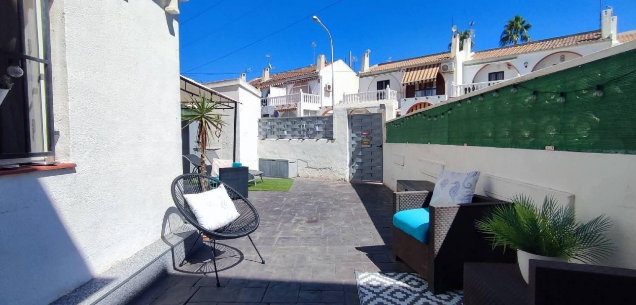 Venta - Apartamento / piso -
Torrevieja - La Mata pueblo