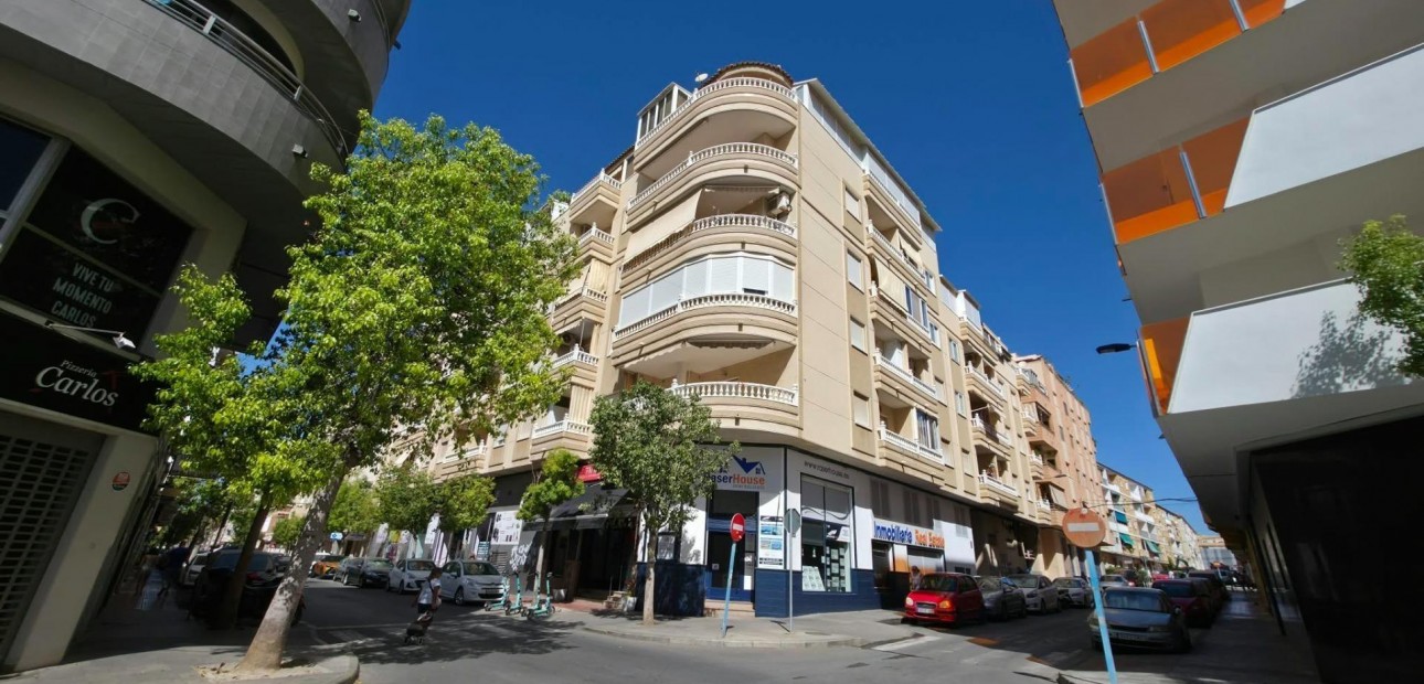 Venta - Apartamento / piso -
Torrevieja - Paseo maritimo