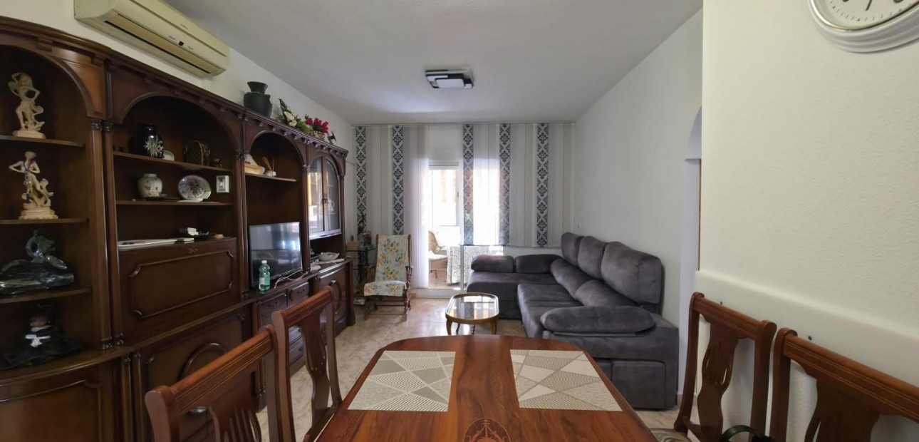 Venta - Apartamento / piso -
Torrevieja - Paseo maritimo