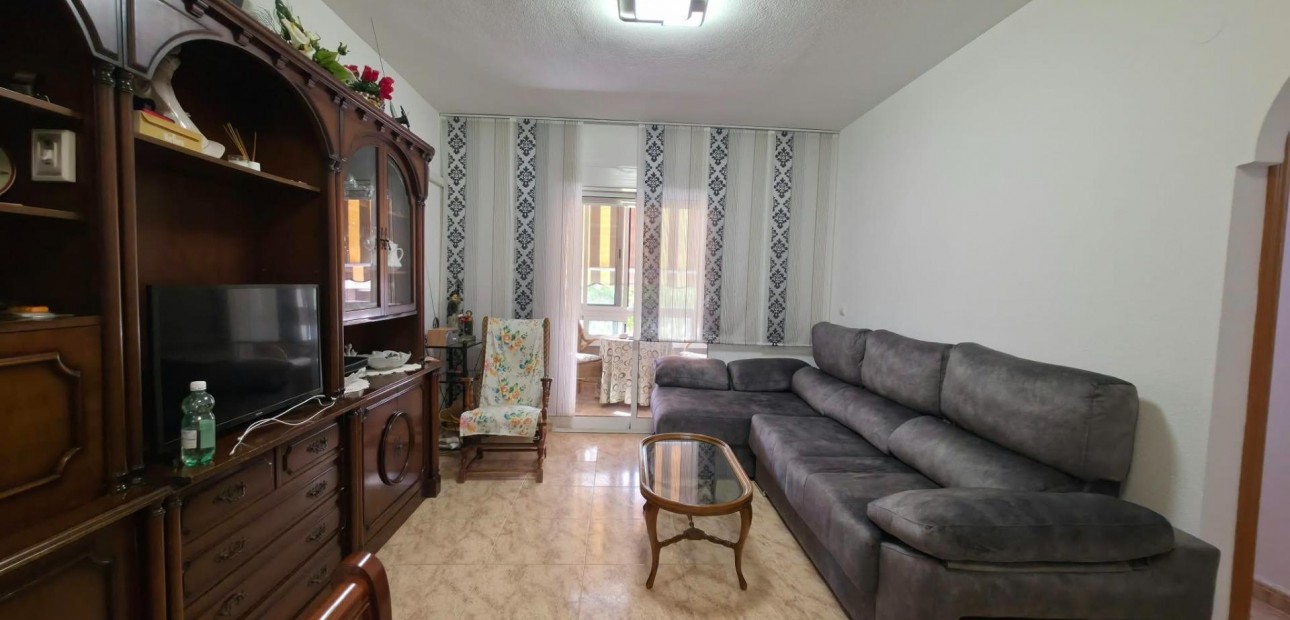 Venta - Apartamento / piso -
Torrevieja - Paseo maritimo