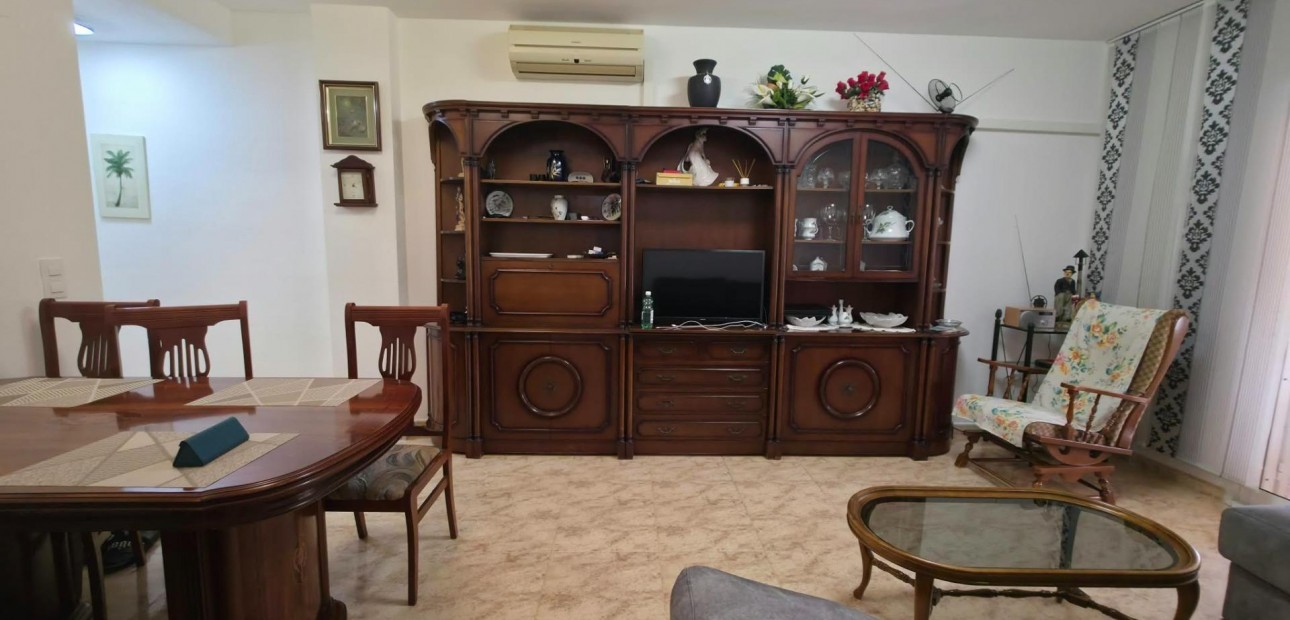 Venta - Apartamento / piso -
Torrevieja - Paseo maritimo