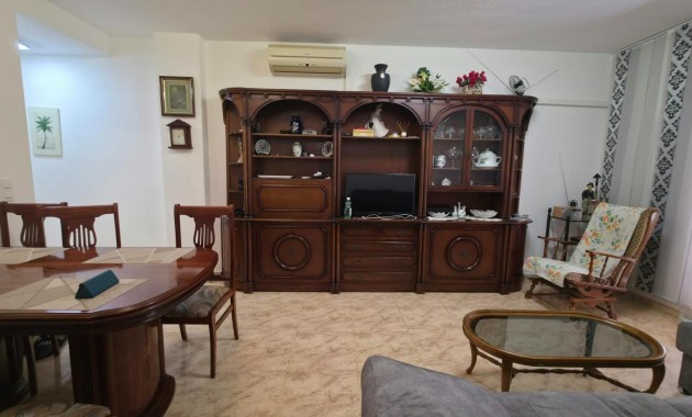 Venta - Apartamento / piso -
Torrevieja - Paseo maritimo