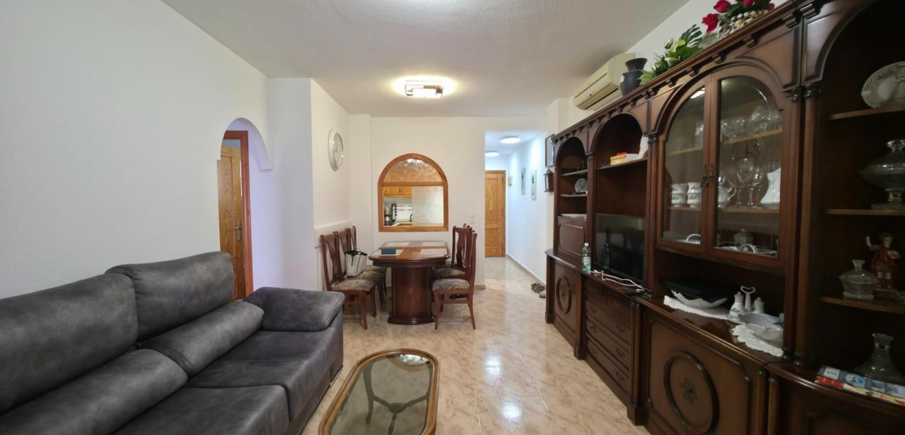 Venta - Apartamento / piso -
Torrevieja - Paseo maritimo