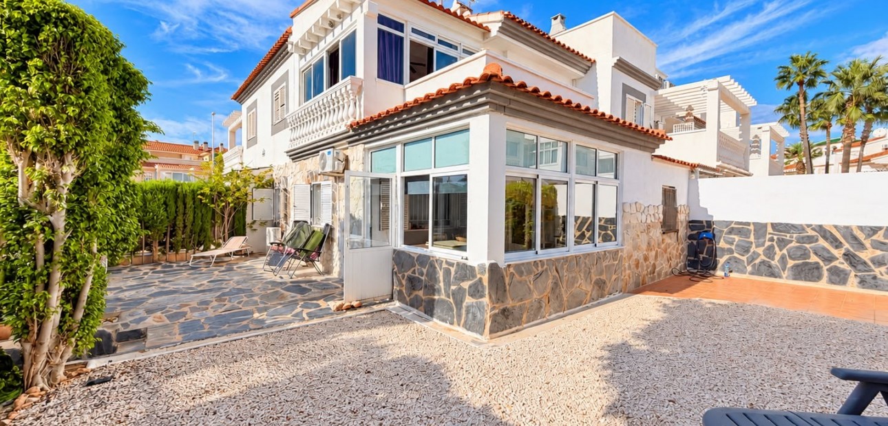 Venta - Semi - Detached Villa -
Alicante - La Florida