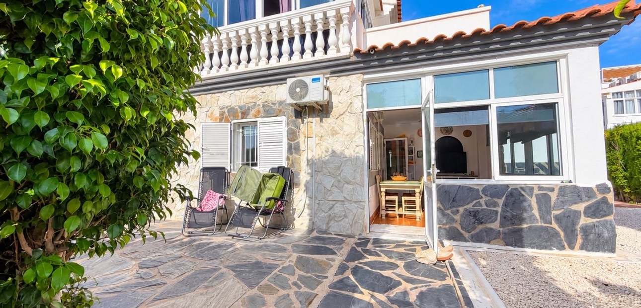 Venta - Semi - Detached Villa -
Alicante - La Florida