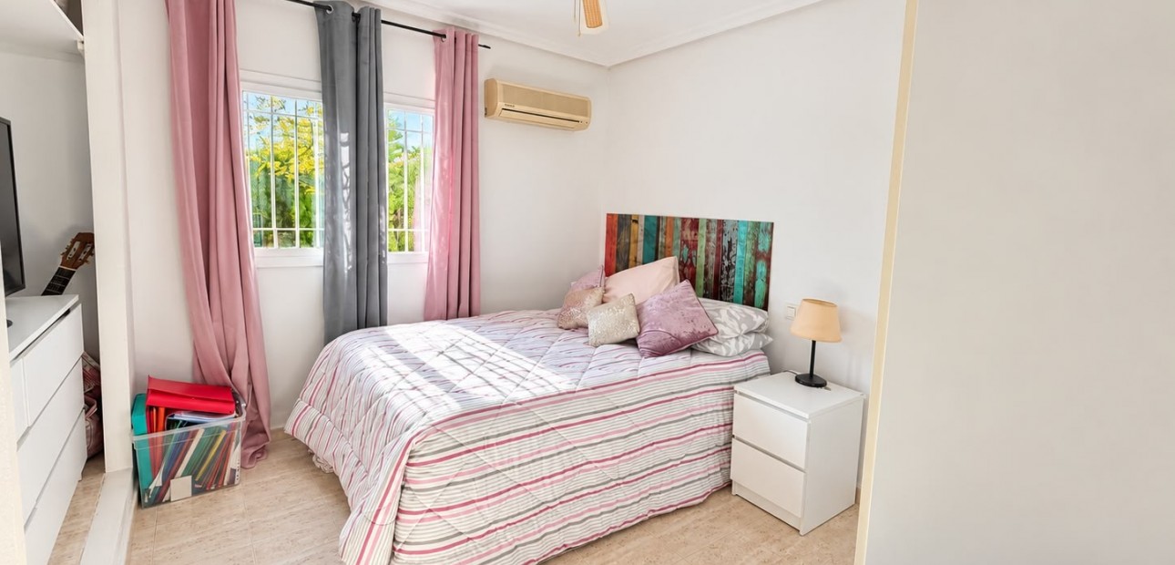 Venta - Semi - Detached Villa -
Alicante - La Florida