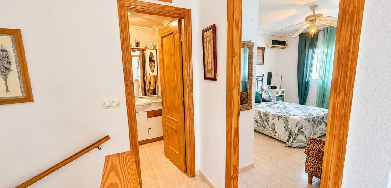 Venta - Semi - Detached Villa -
Alicante - La Florida