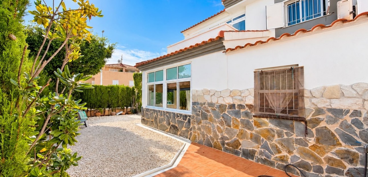 Venta - Semi - Detached Villa -
Alicante - La Florida