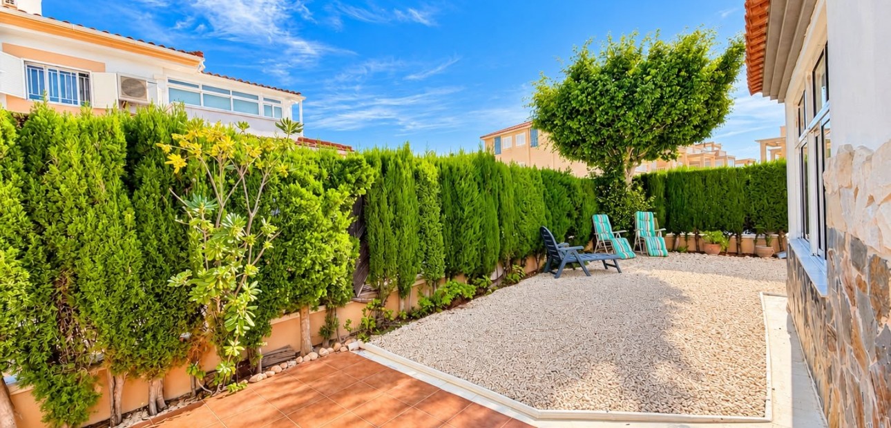 Venta - Semi - Detached Villa -
Alicante - La Florida