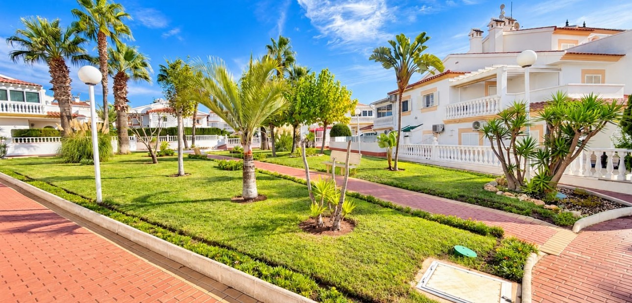 Venta - Semi - Detached Villa -
Alicante - La Florida