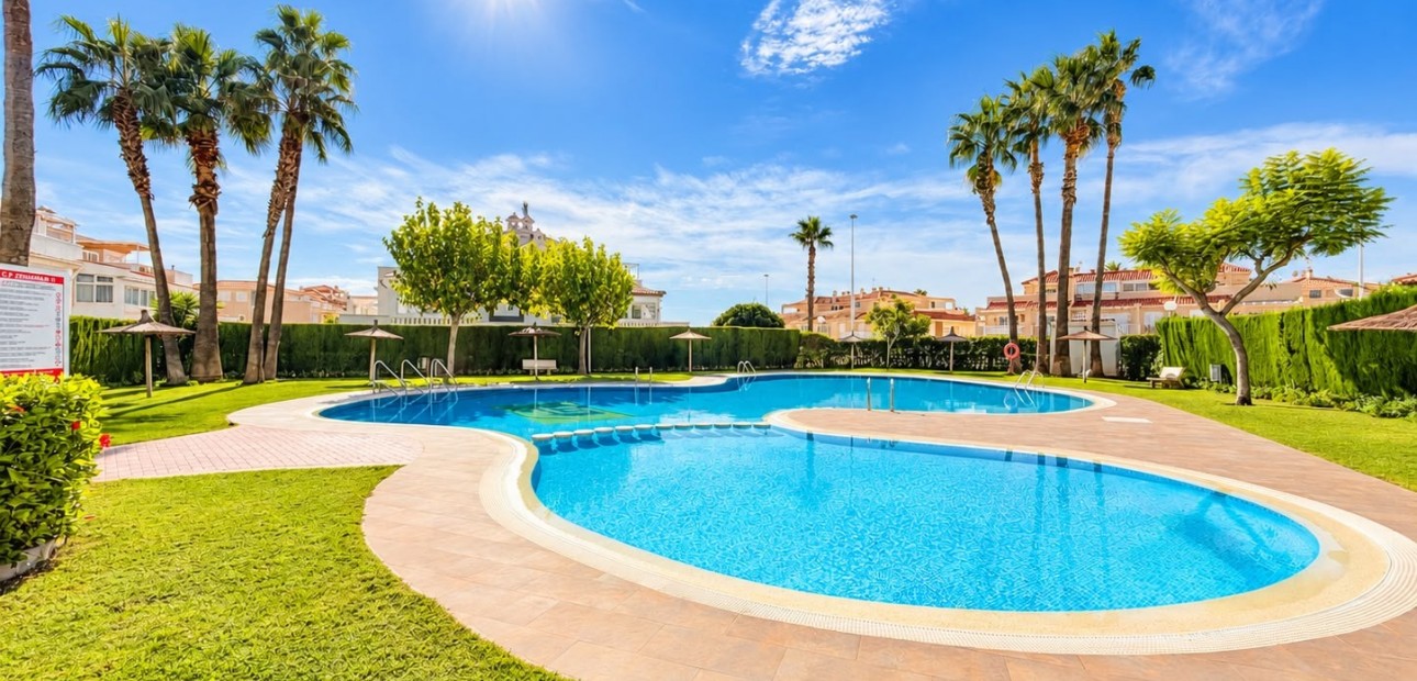 Venta - Semi - Detached Villa -
Alicante - La Florida