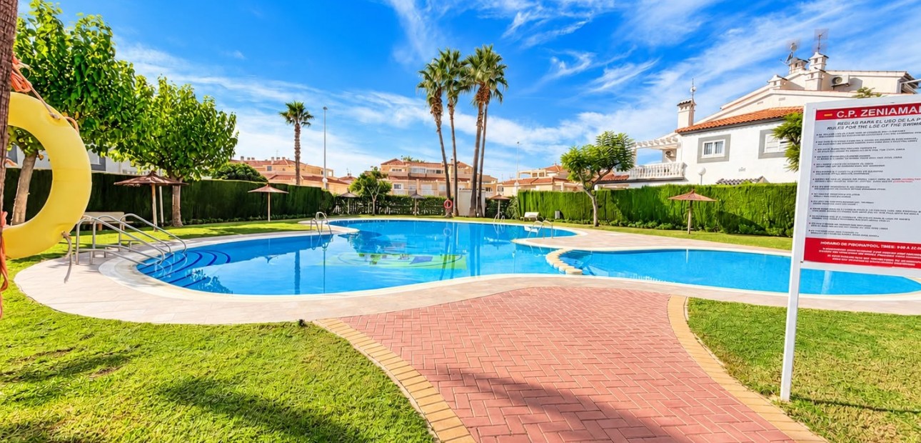 Venta - Semi - Detached Villa -
Alicante - La Florida