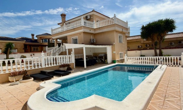 Venta - Villa -
Ciudad Quesada