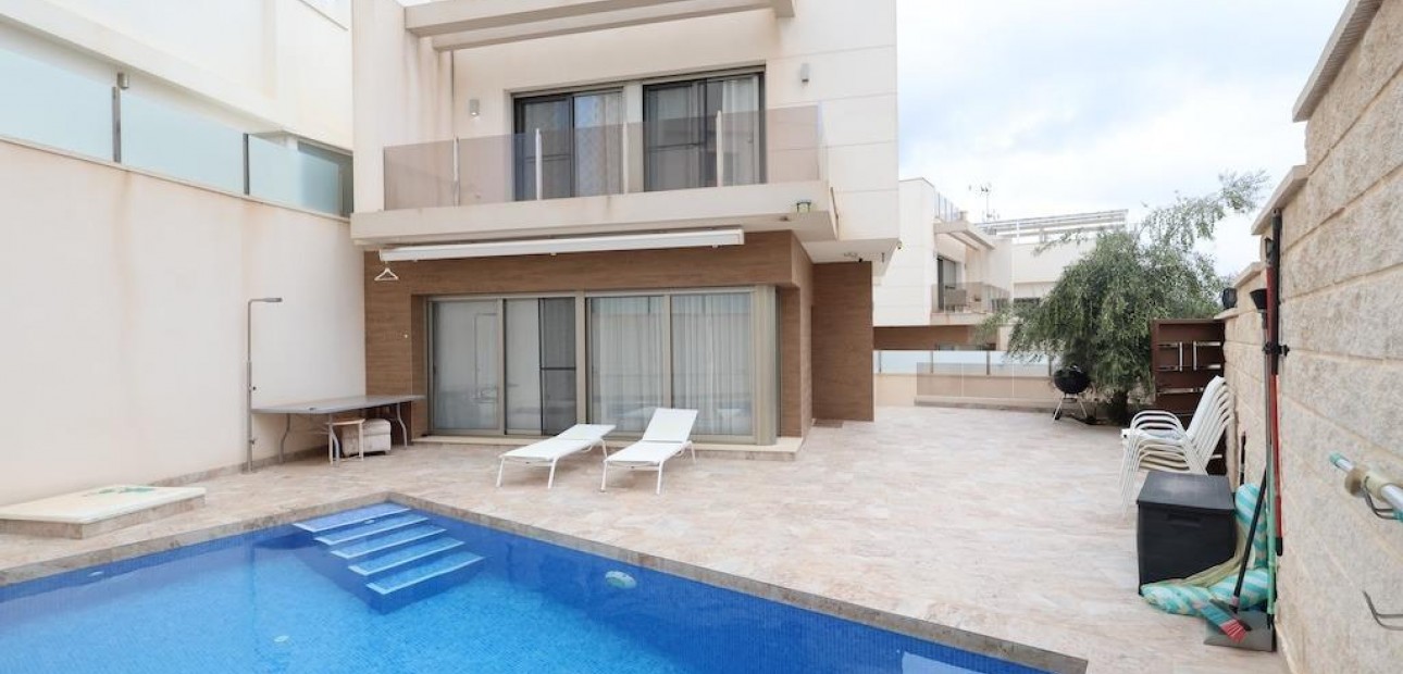 Venta - Villa -
Orihuela Costa - Villamartín-Las Filipinas