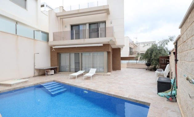 Venta - Villa -
Orihuela Costa - Villamartín-Las Filipinas