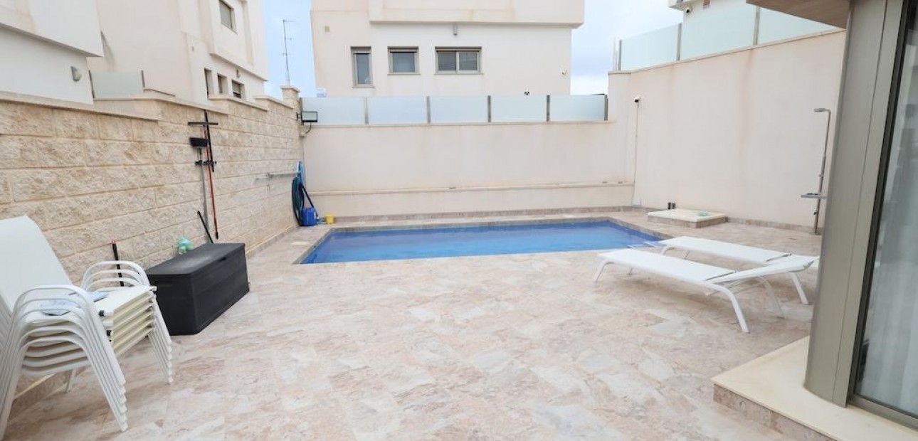 Venta - Villa -
Orihuela Costa - Villamartín-Las Filipinas