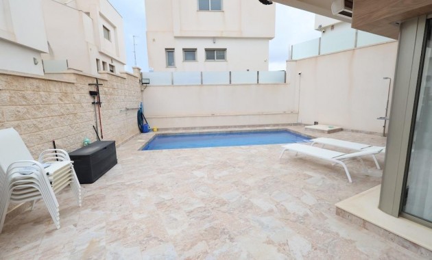 Venta - Villa -
Orihuela Costa - Villamartín-Las Filipinas