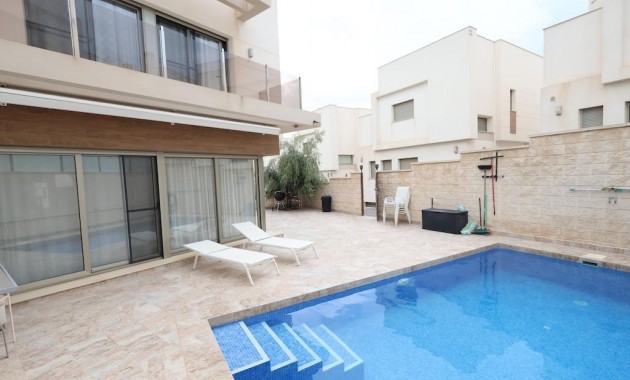 Venta - Villa -
Orihuela Costa - Villamartín-Las Filipinas
