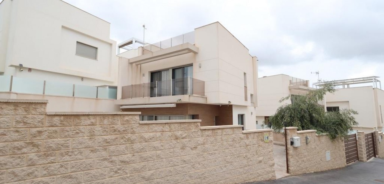 Venta - Villa -
Orihuela Costa - Villamartín-Las Filipinas