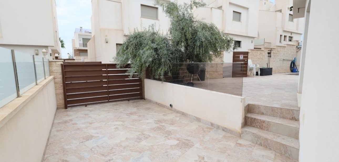 Venta - Villa -
Orihuela Costa - Villamartín-Las Filipinas
