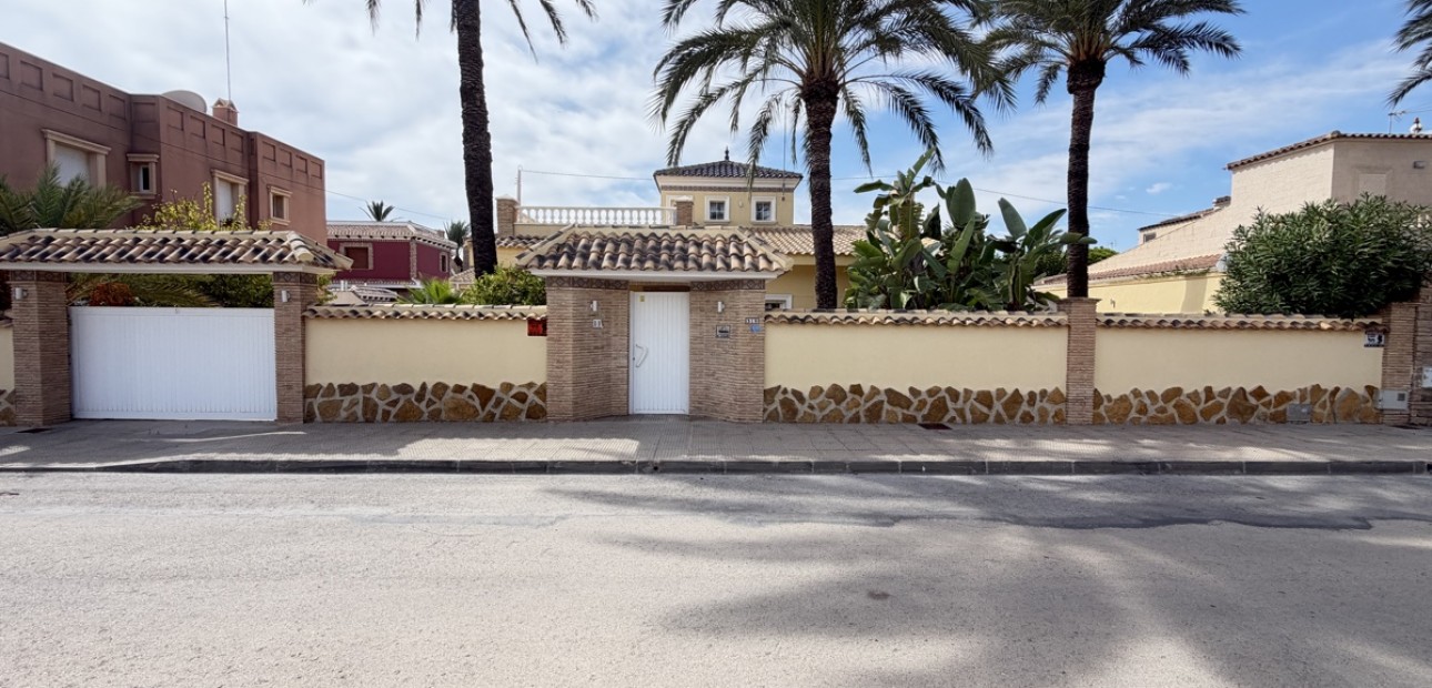 Venta - Detached Villa -
Orihuela Costa - Cabo Roig
