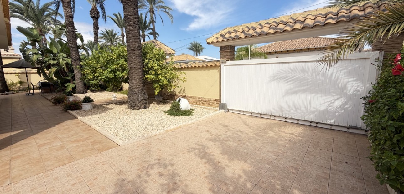 Venta - Detached Villa -
Orihuela Costa - Cabo Roig