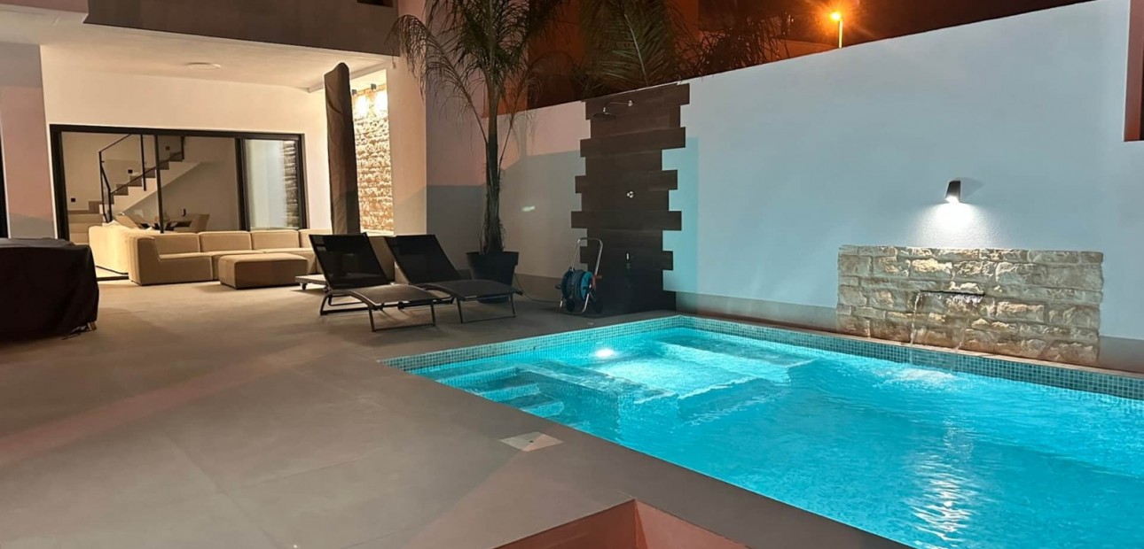 Venta - Semi Detached Villa -
Dolores - Dolores - Town