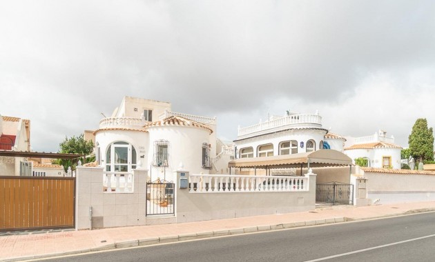 Venta - Villa -
Orihuela Costa - La Florida