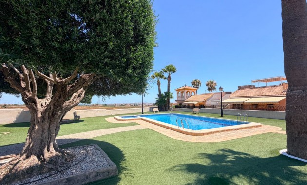 Venta - Semi Detached Villa -
Los Montesinos - Urbanizacion montesol