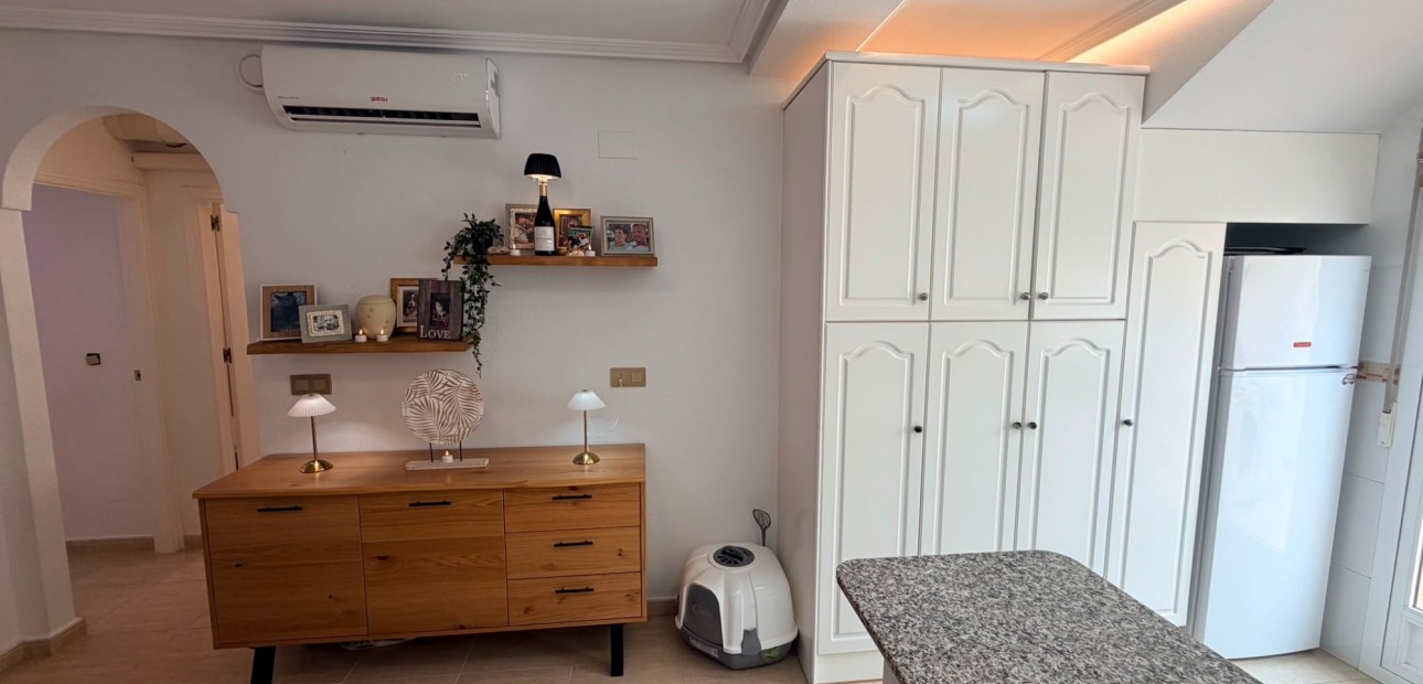 Venta - Semi Detached Villa -
Los Montesinos - Urbanizacion montesol