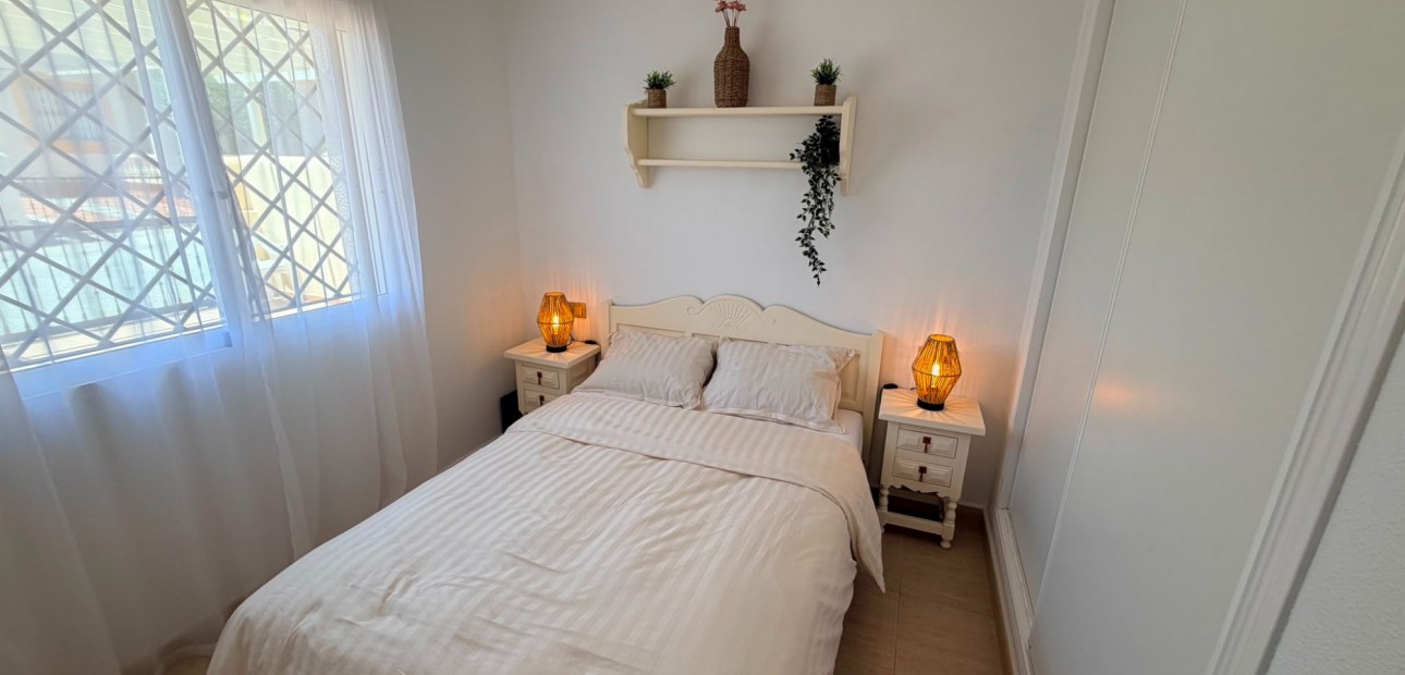 Venta - Semi Detached Villa -
Los Montesinos - Urbanizacion montesol