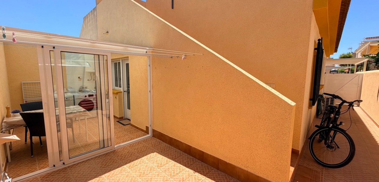 Venta - Semi Detached Villa -
Los Montesinos - Urbanizacion montesol