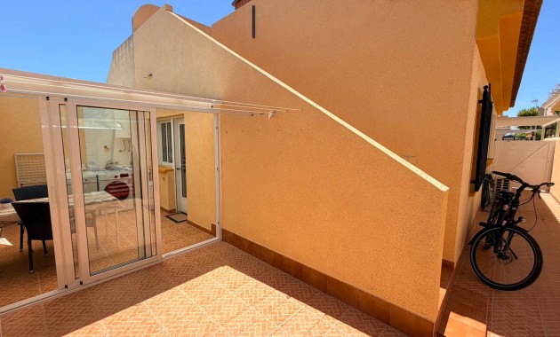 Venta - Semi Detached Villa -
Los Montesinos - Urbanizacion montesol