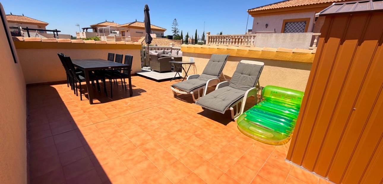 Venta - Semi Detached Villa -
Los Montesinos - Urbanizacion montesol