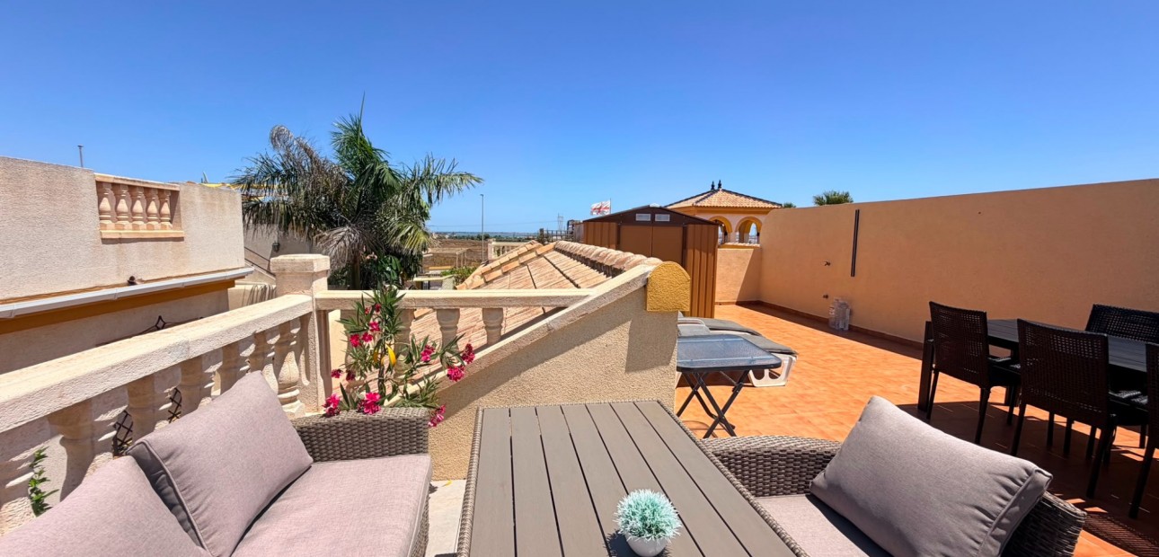 Venta - Semi Detached Villa -
Los Montesinos - Urbanizacion montesol