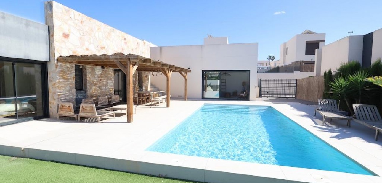 Venta - Villa -
Algorfa - Comunidad valenciana
