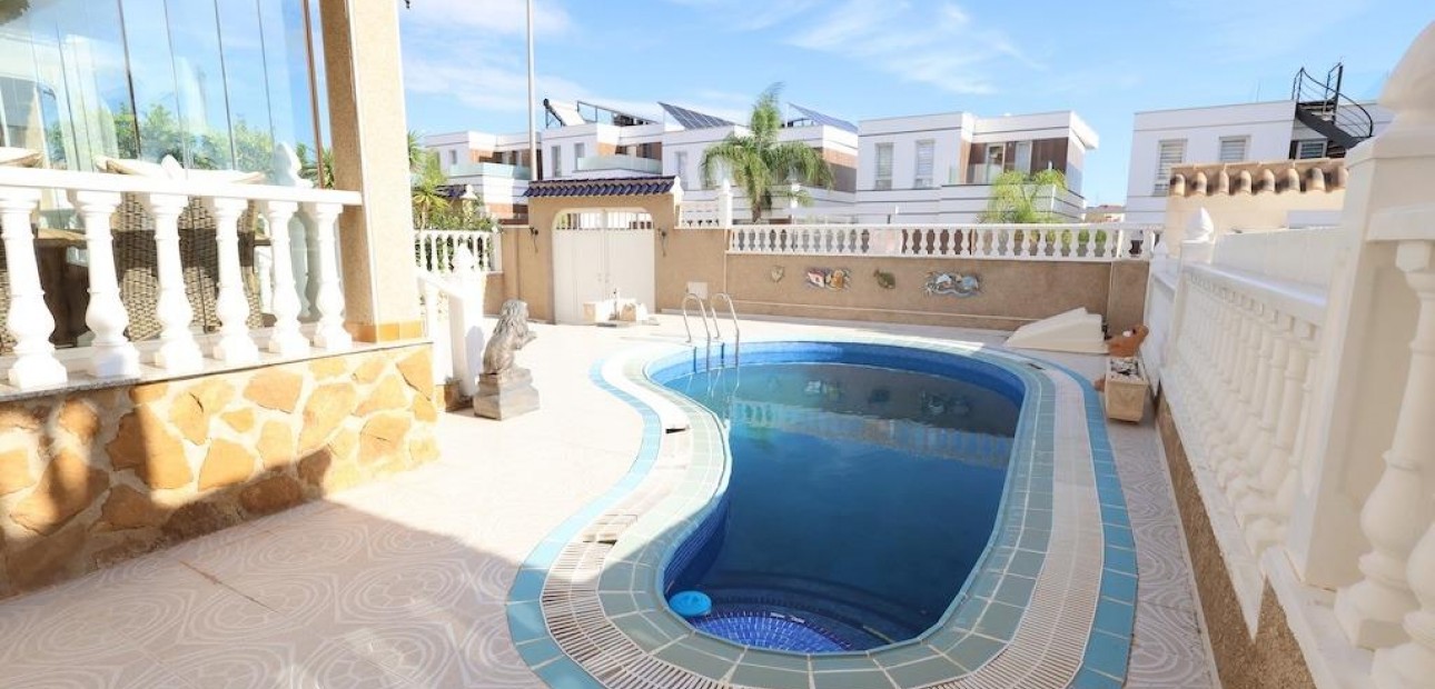 Venta - Villa -
Orihuela Costa - Las Filipinas