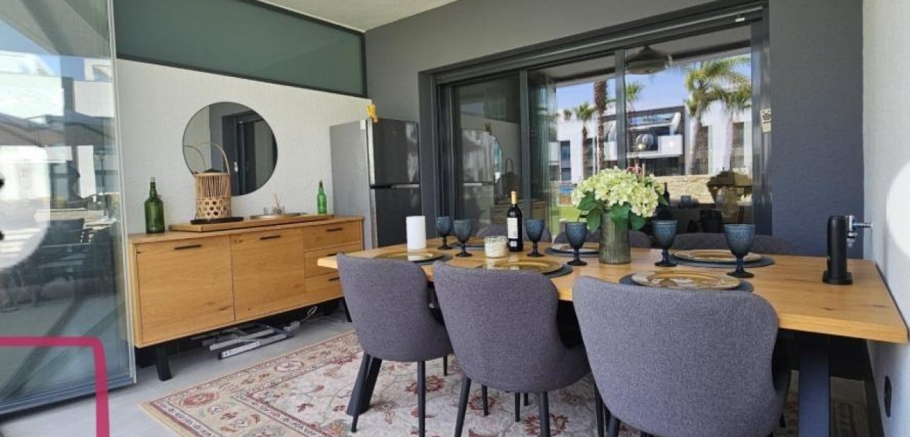 Venta - Apartamento / piso -
Guardamar del Segura - Urbanizaciones