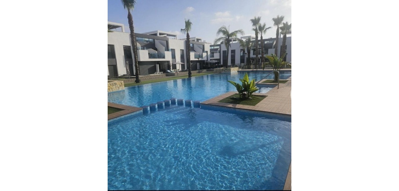 Venta - Apartamento / piso -
Guardamar del Segura - Urbanizaciones