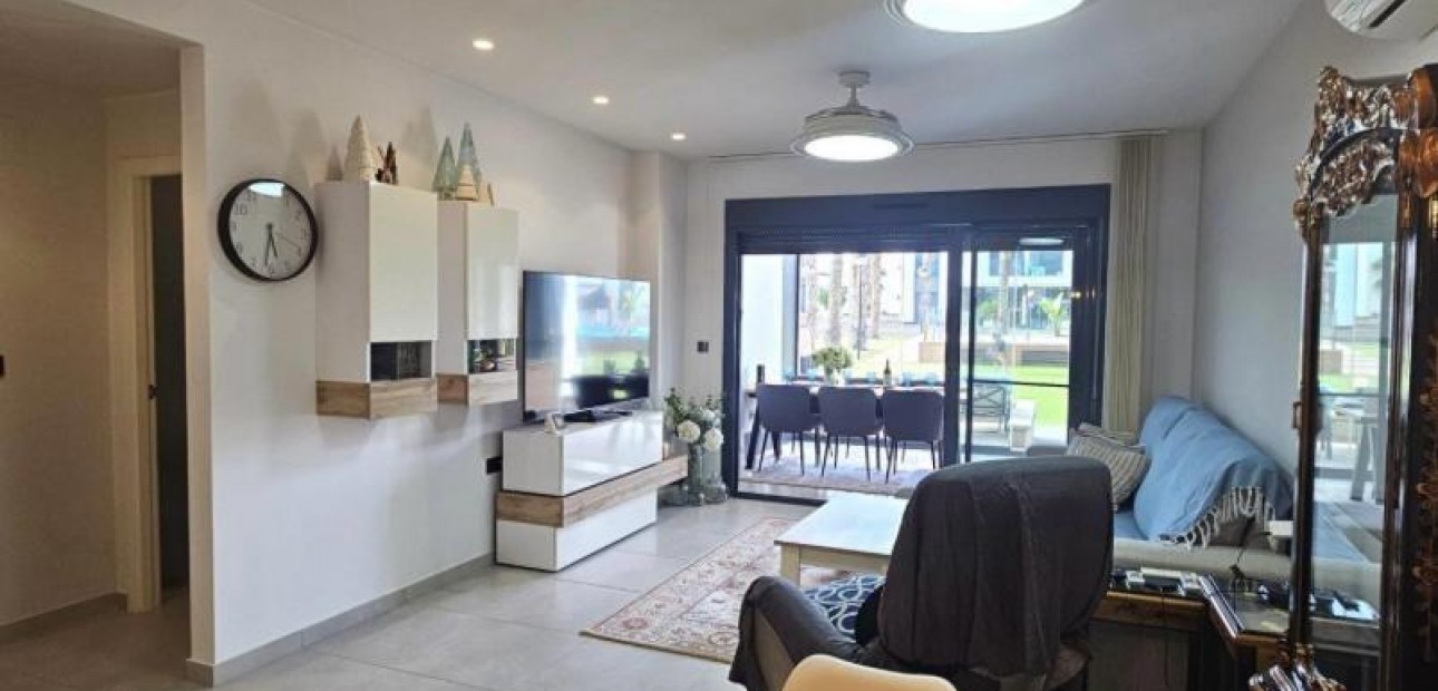 Venta - Apartamento / piso -
Guardamar del Segura - Urbanizaciones