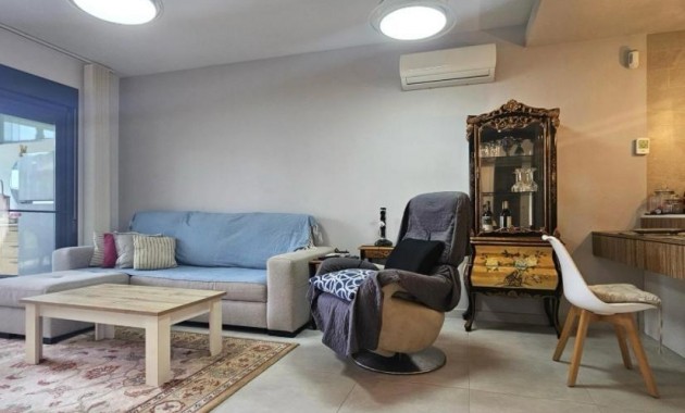 Venta - Apartamento / piso -
Guardamar del Segura - Urbanizaciones