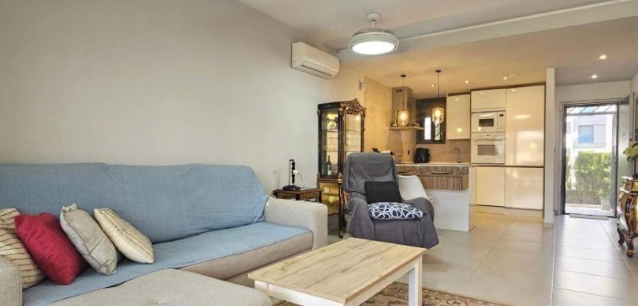 Venta - Apartamento / piso -
Guardamar del Segura - Urbanizaciones