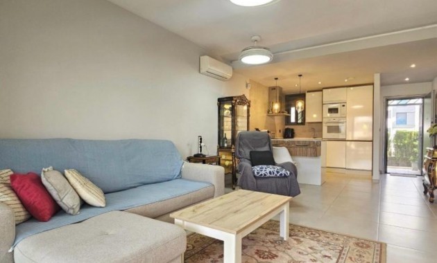 Venta - Apartamento / piso -
Guardamar del Segura - Urbanizaciones