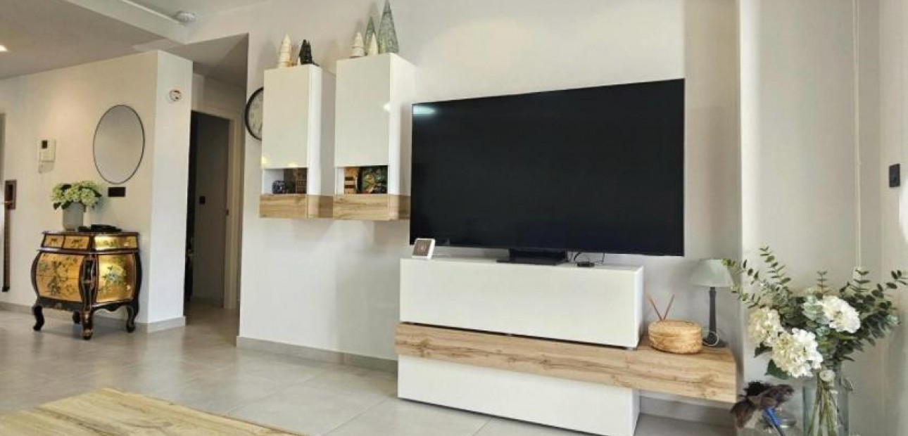 Venta - Apartamento / piso -
Guardamar del Segura - Urbanizaciones
