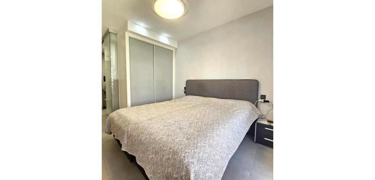Venta - Apartamento / piso -
Guardamar del Segura - Urbanizaciones