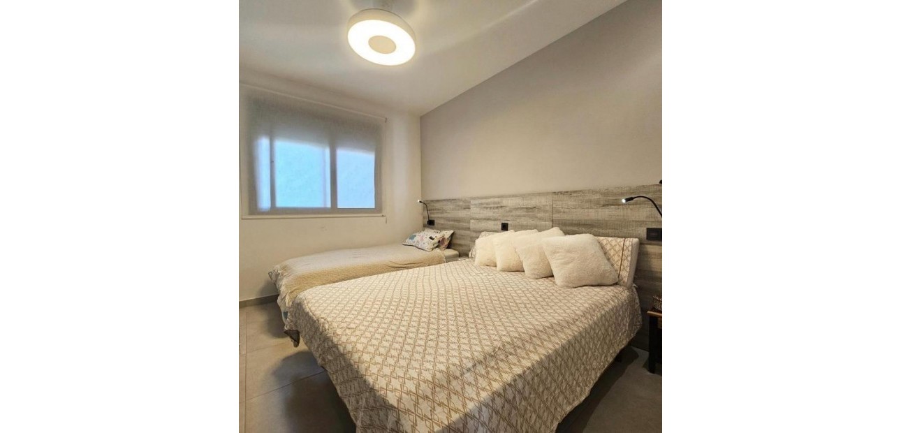 Venta - Apartamento / piso -
Guardamar del Segura - Urbanizaciones