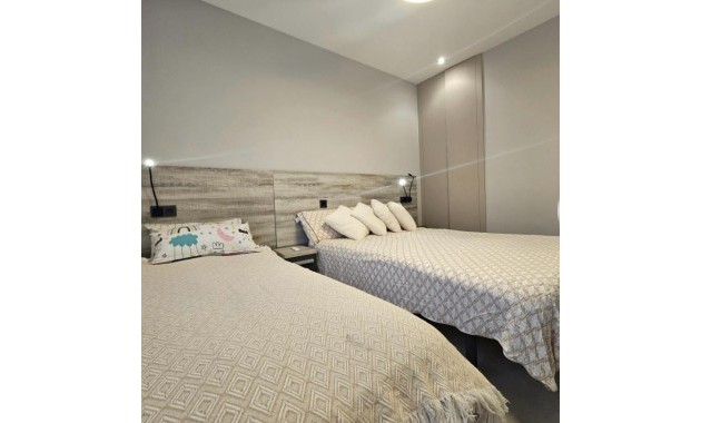 Venta - Apartamento / piso -
Guardamar del Segura - Urbanizaciones