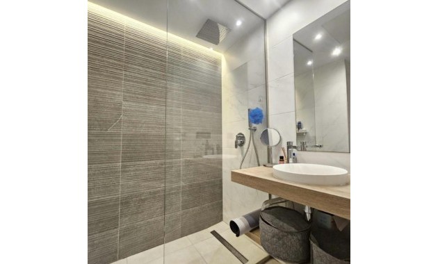 Venta - Apartamento / piso -
Guardamar del Segura - Urbanizaciones