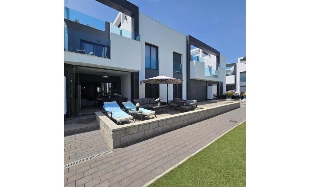 Venta - Apartamento / piso -
Guardamar del Segura - Urbanizaciones